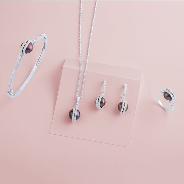 Collier perle de tahiti soélie : luxe et personnalisation à portée.